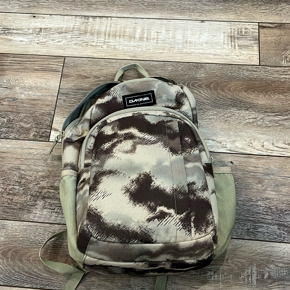 Dakine camo backpack campus mini 18L excellent condition!